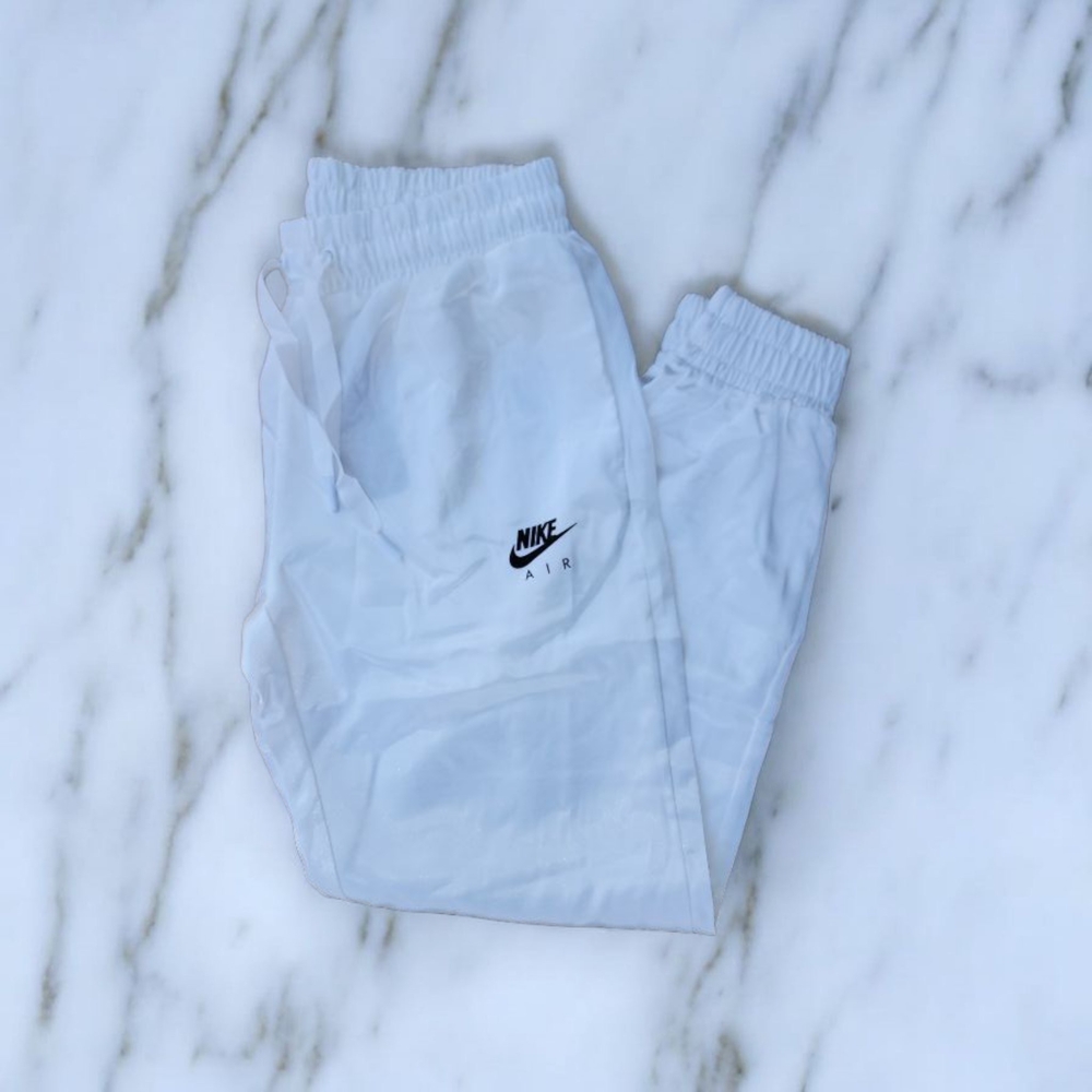 NWT Women's Nike White Track Pants with Elastic Cuffs and Relaxed Fit
